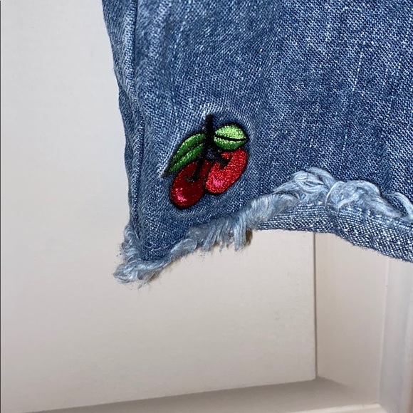 Super Cute Denim Overall Shorts w/Cherries Sz 5T - Picture 7 of 9